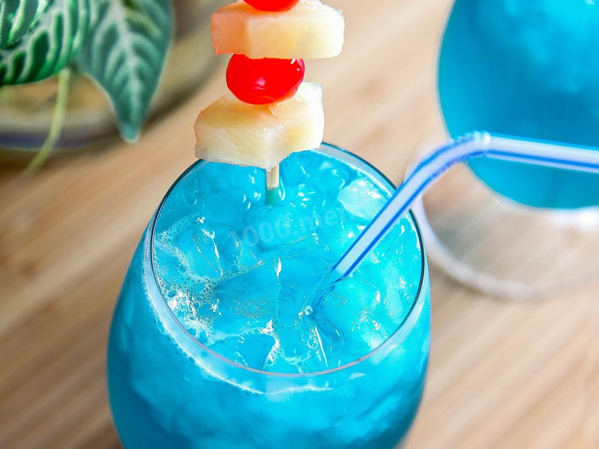 Воздушный коктейль. Коктейль голубая Гавайя. Голубые Гавайи напиток алкогольные. Коктейль голубые Гавайи алкогольный. Коктейль голубая Лагуна Ингредиенты.